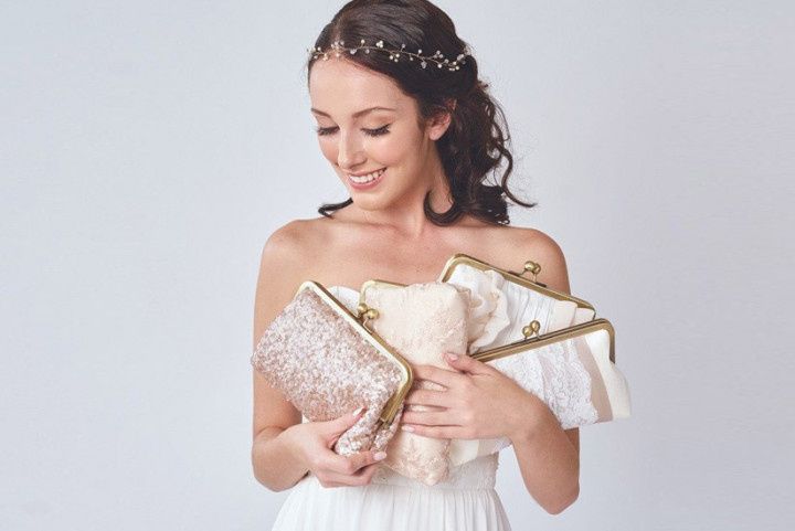 7 Super Cozy Winter Wedding Accessories to Complete Your Bridal Look