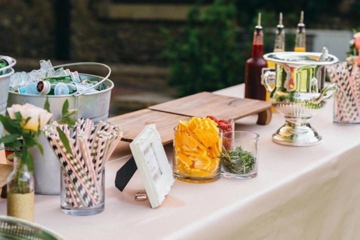 What Cups You Should Use on Your Wedding Bar