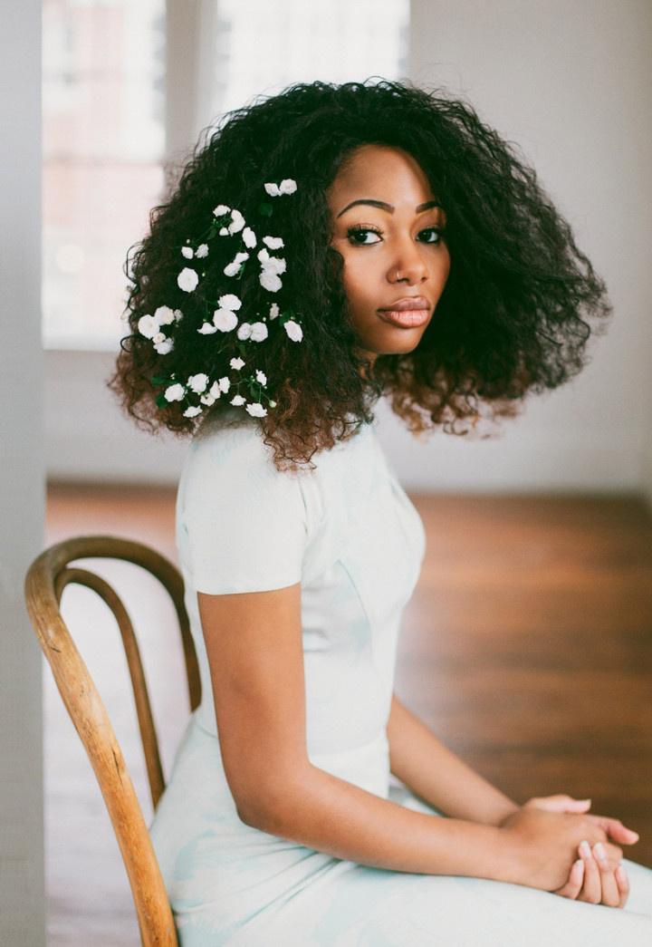 Floral Hairstyles To Upgrade Your Mehndi Attire - Bridals.PK