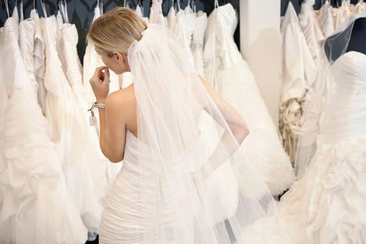 7 Stores for Preowned Wedding Dresses ...