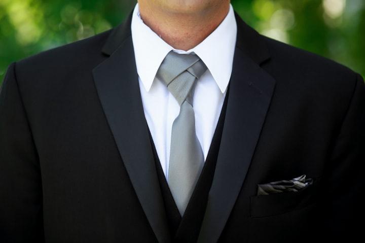 How to Personalize Your Wedding Suit