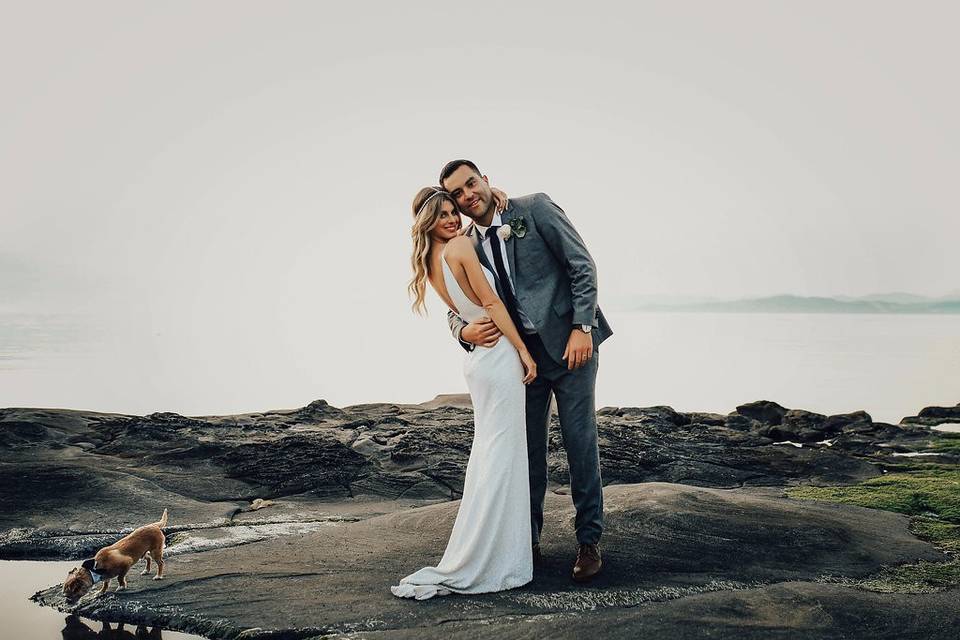 31 Essential Wedding Photo Poses for Couples to Try