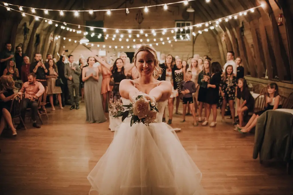 100 Bouquet Toss Songs for Your Wedding Reception