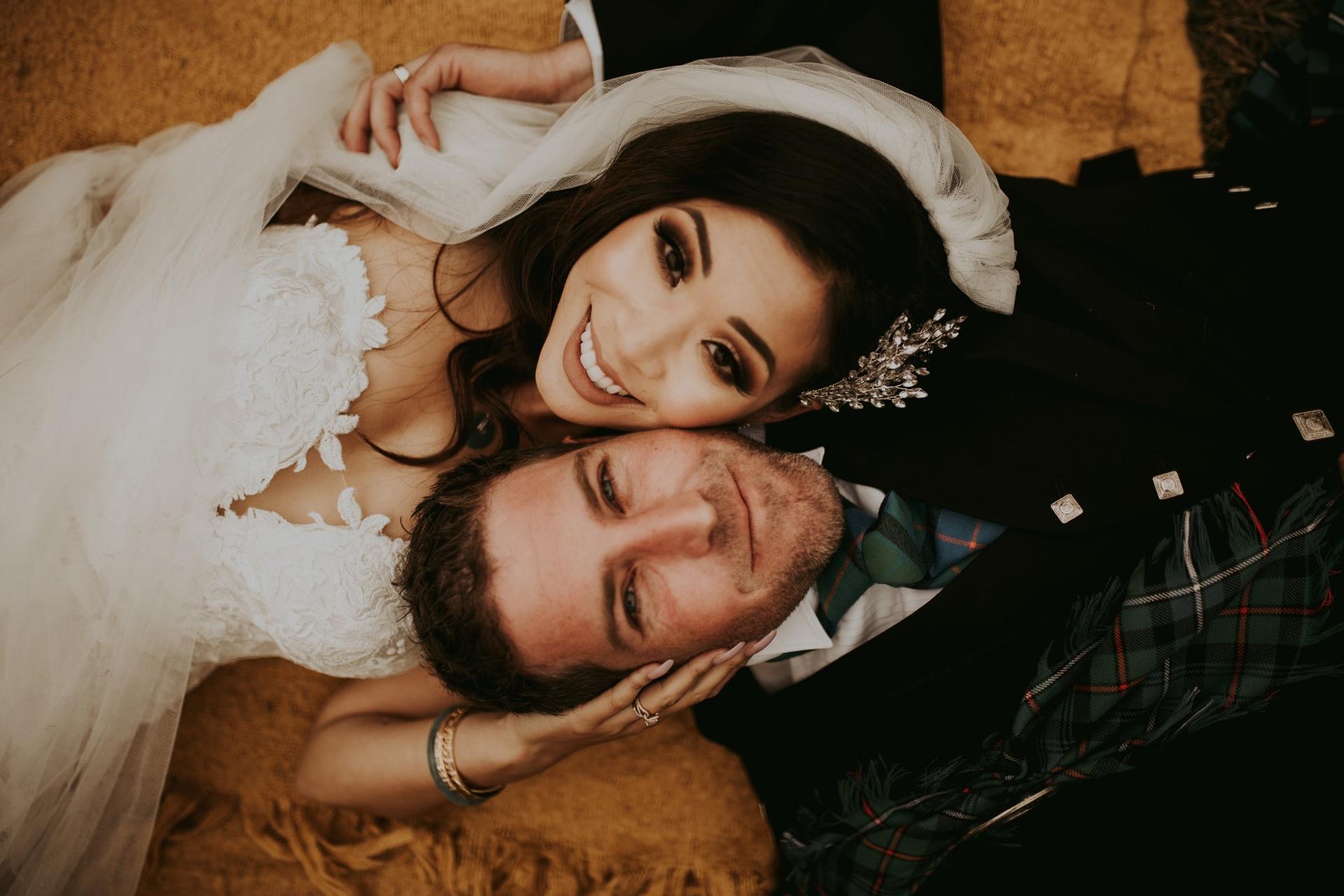 31 Essential Wedding Photo Poses for Couples to Try