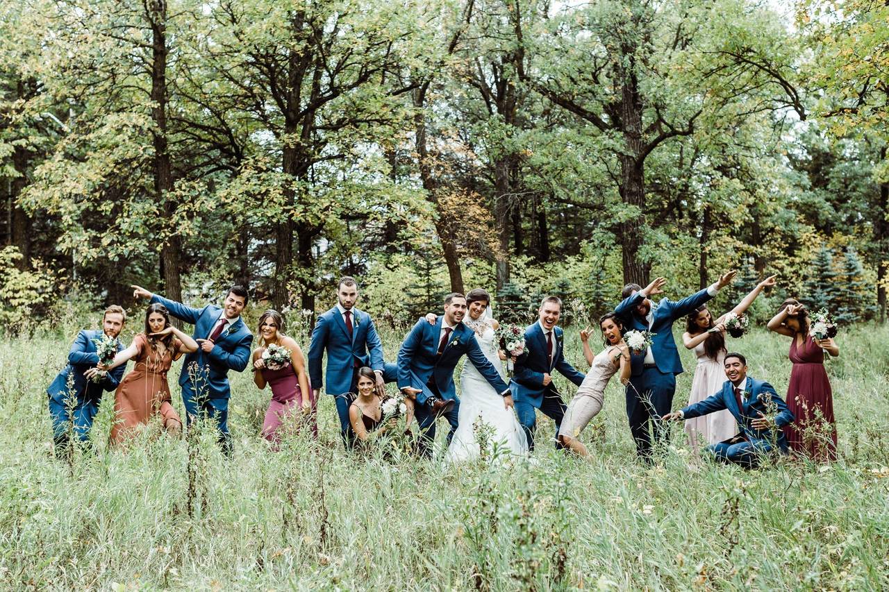 30 Totally Fun Wedding Photo Ideas and Poses for Your Wedding Party | Cute  wedding dress, Bridesmaid poses, Funny wedding poses