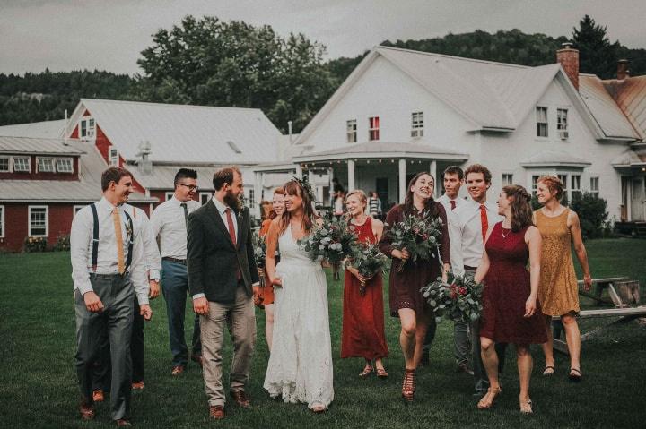 31 Essential Wedding Photo Poses for Couples to Try