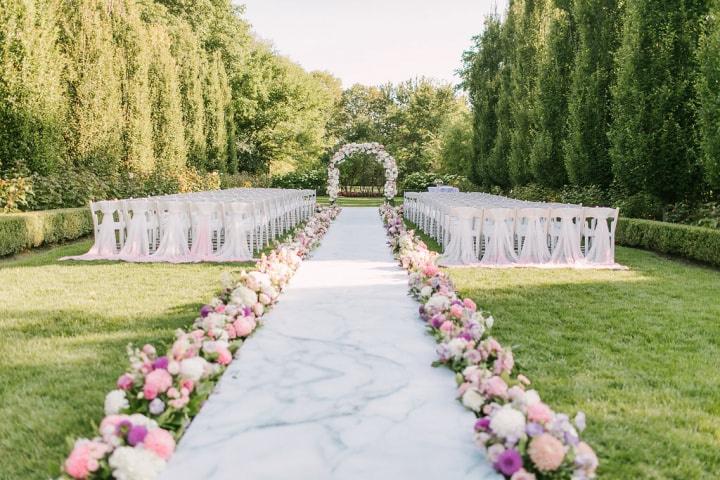 Beautiful Altar and Aisle Decorations for Your Wedding Ceremony