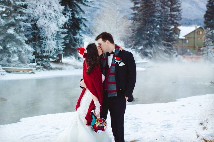 20 Snowy Wedding Photo Ideas to Steal for Your Winter Wedding