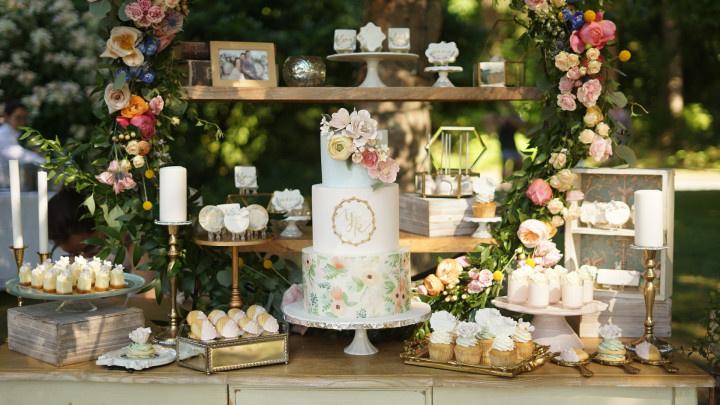 6 Tips for Decorating Your Wedding Sweet Table