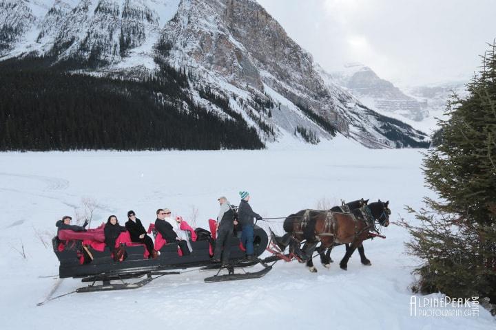 Winter wedding transportation