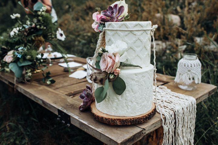 8 Tasty Wedding Cake Trends 2016 | weddingsonline