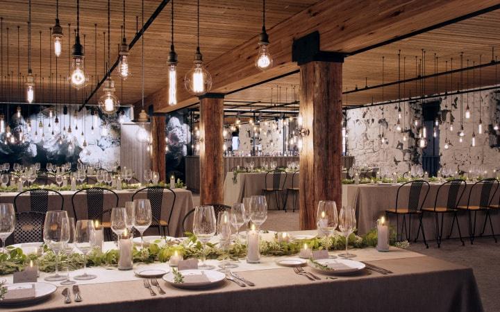ustic wedding decor idea - edison bulb lighting