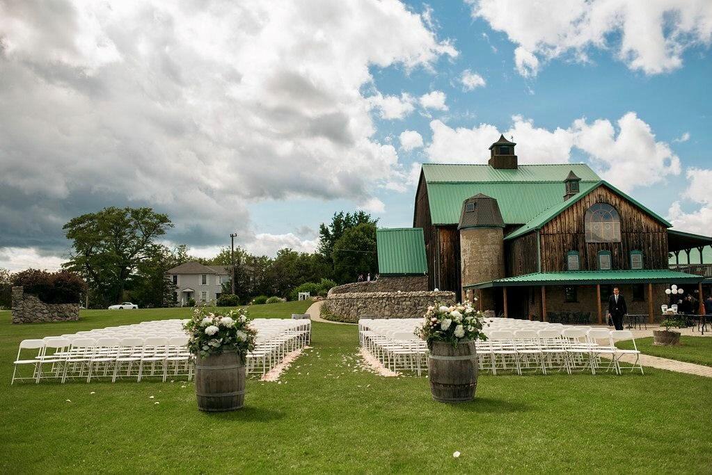 11 Stunning Outdoor Wedding Venues In Ontario   Front Lawn 50 10552 158325413884034 