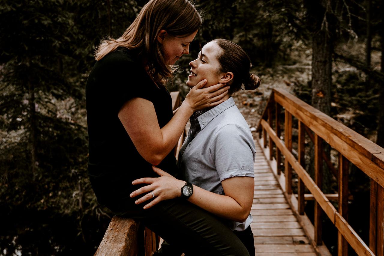 fall engagement photo ideas