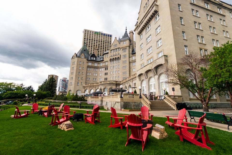 Outdoor Edmonton Wedding Venue - Fairmont Hotel Macdonald