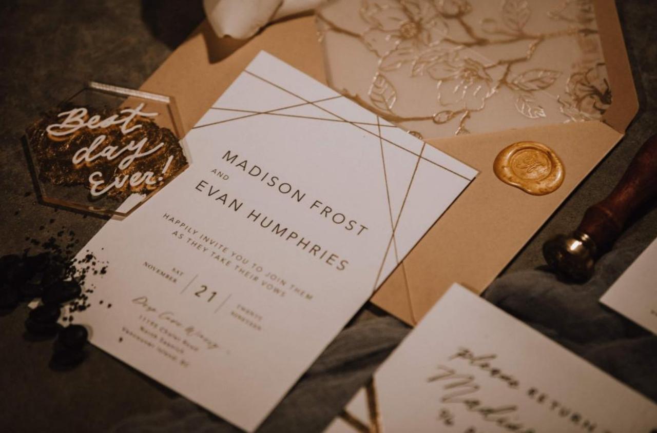Winter wedding invitation ideas - Eclectic gold details