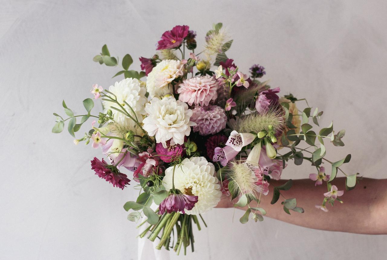 15 Wedding Bouquet Flowers & Their Meaning