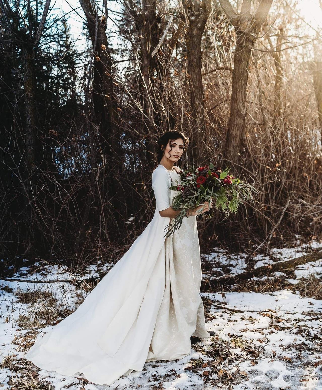 Winter Wedding Dresses/Outfits Ideas: 24 Bridal Looks+ Faqs