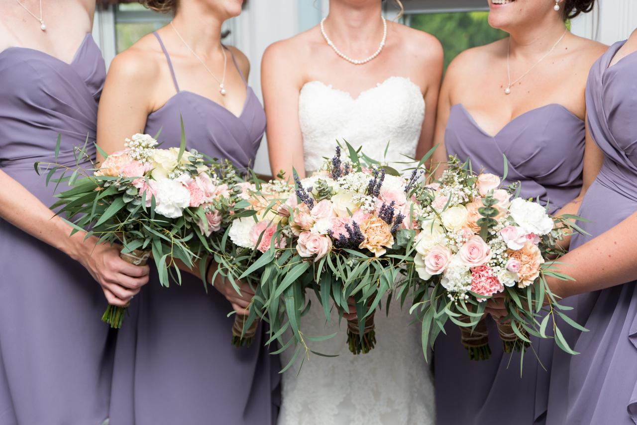 How To Choose Your Bridal Bouquet - Choosing the Best Wedding Bouquet