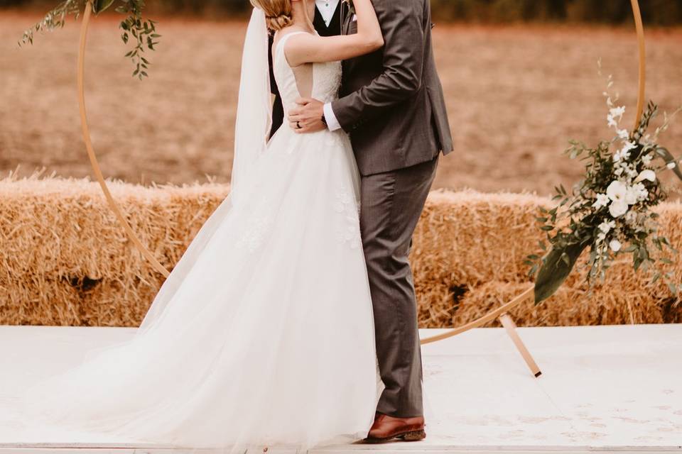 Fall outdoor wedding ceremony