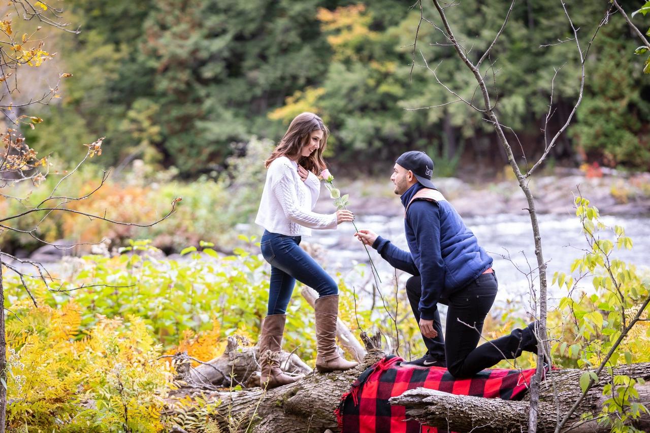 fall engagement photo ideas