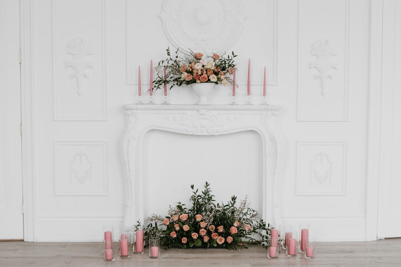 15 Fireplace Wedding Decor Ideas We're Absolutely Obsessed With