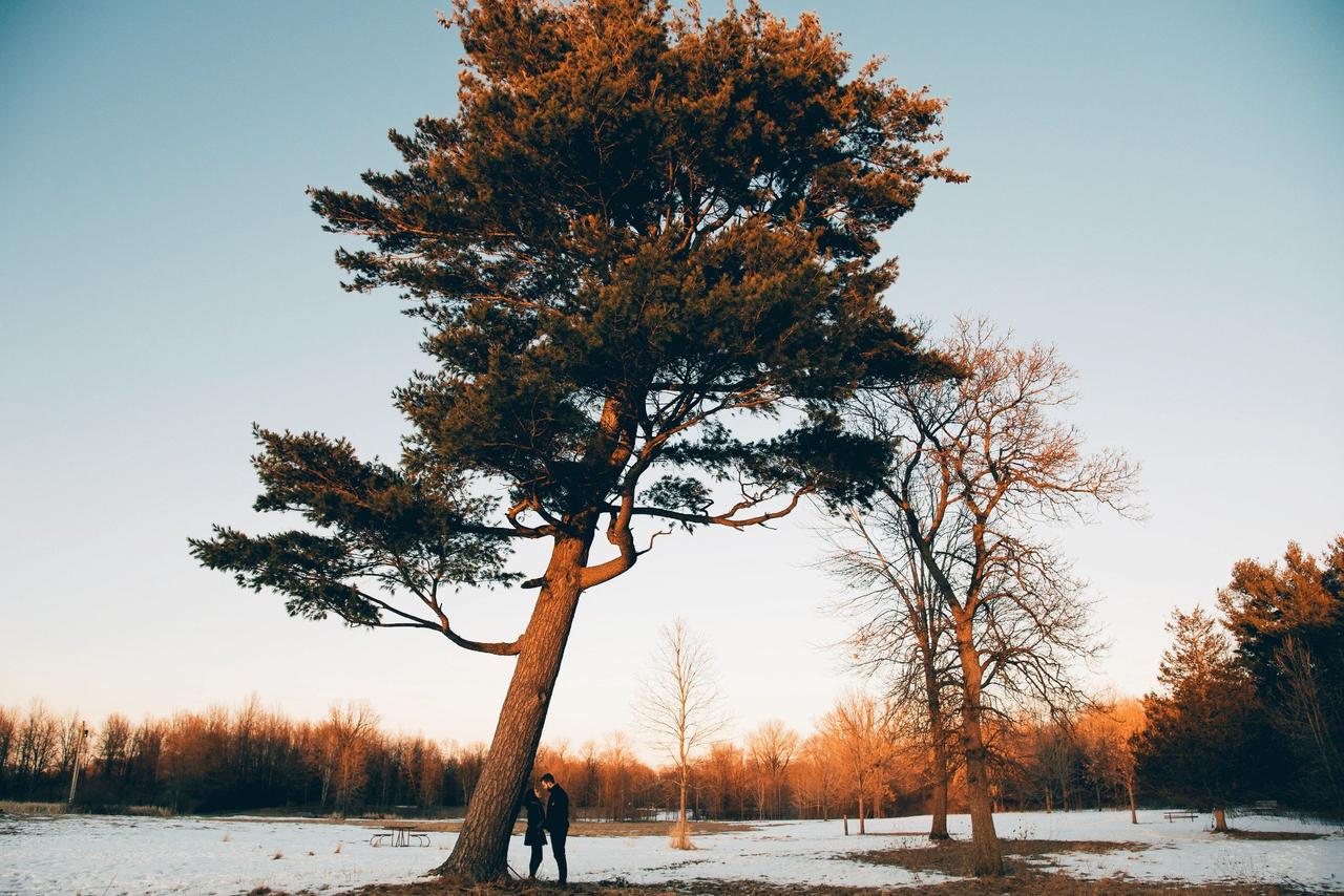 Winter engagement photo idea