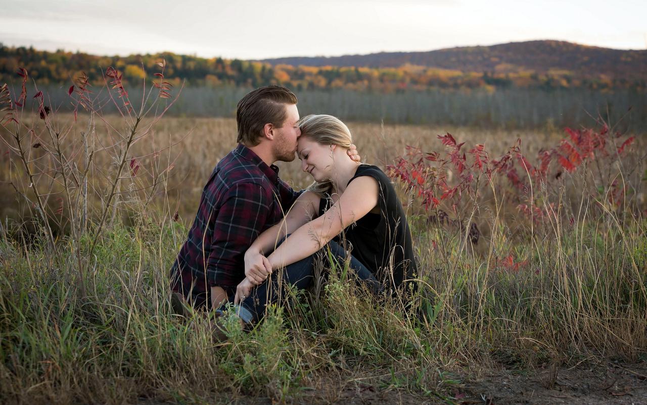 Fall engagement photo idea