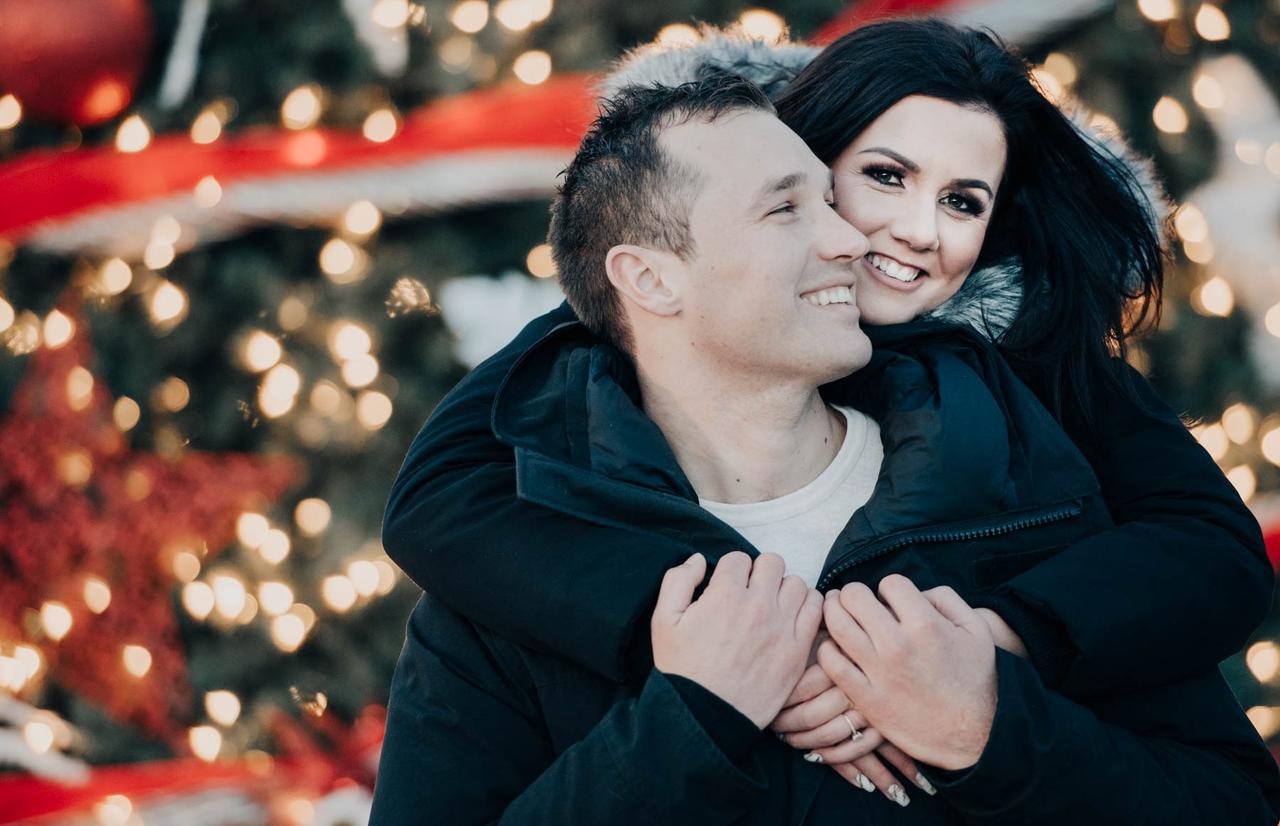 Christmas Couple Photoshoot Ideas - Relationship Goals | Bunnies | Beauty |  Photoshoot | All the stuff I care about | Christmas couple photos, Christmas  photoshoot, Christmas couple