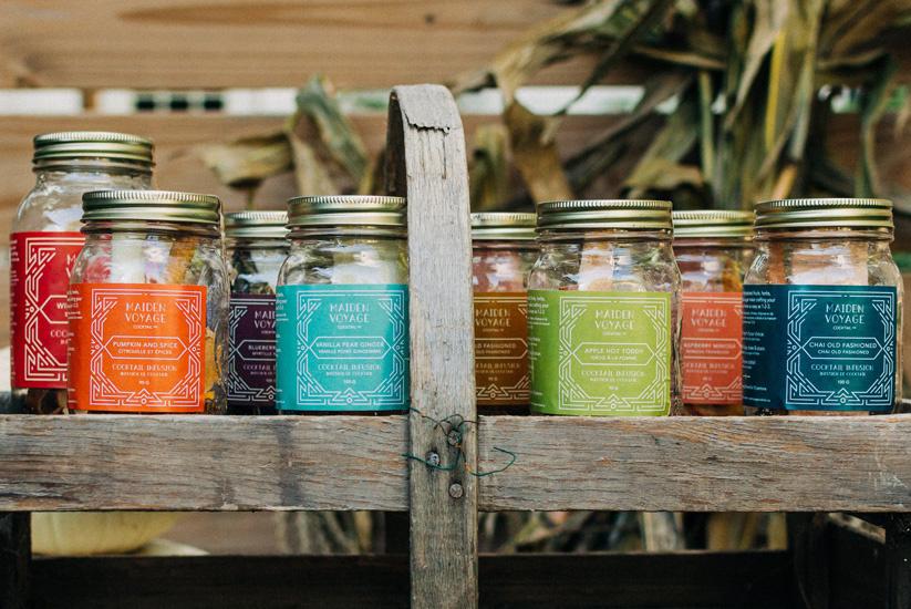 8 Boozy Wedding Favors to Lift Everyone's Spirits - Zola Expert Wedding  Advice