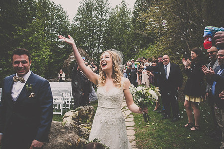 25 Questions You Should Never Ask a Couple on Their Wedding Day