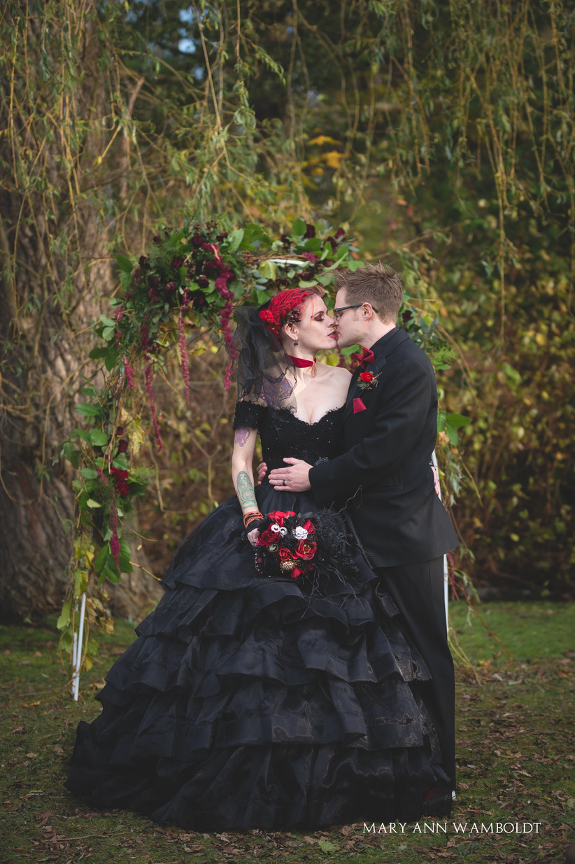 33 Awesome Halloween Wedding Ideas