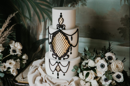 How to Freeze Your Wedding Cake for Your First Anniversary
