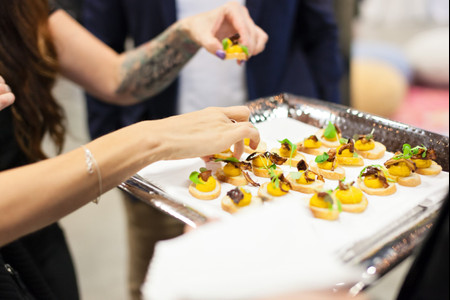 How to Find a Wedding Caterer