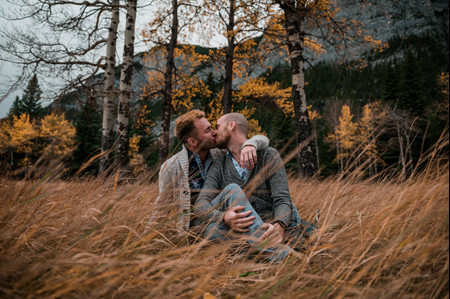 32 Adorable Fall Engagement Photo Ideas