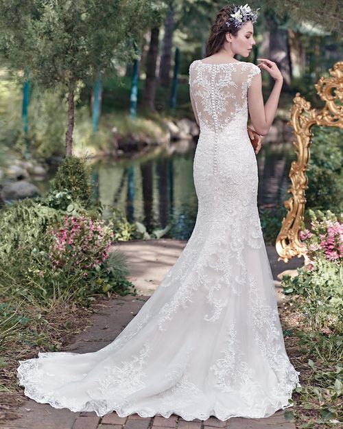 Mercedes, Maggie Sottero