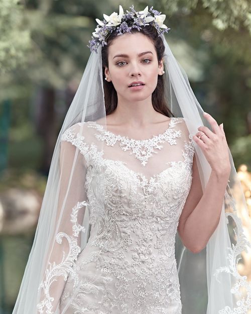 Mercedes, Maggie Sottero