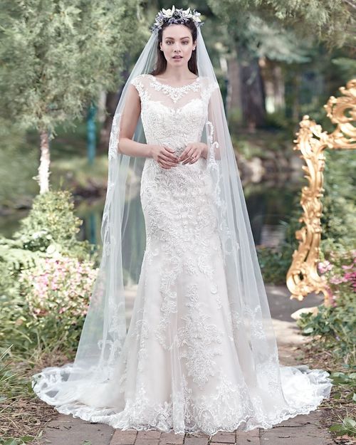 Mercedes, Maggie Sottero