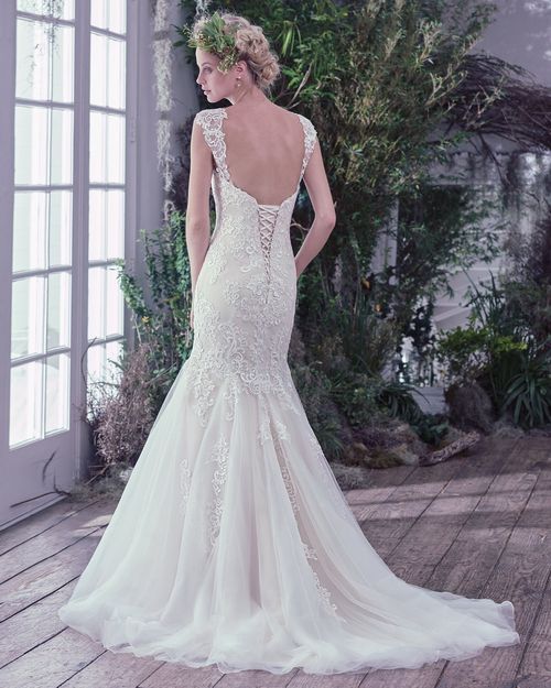 Gia, Maggie Sottero