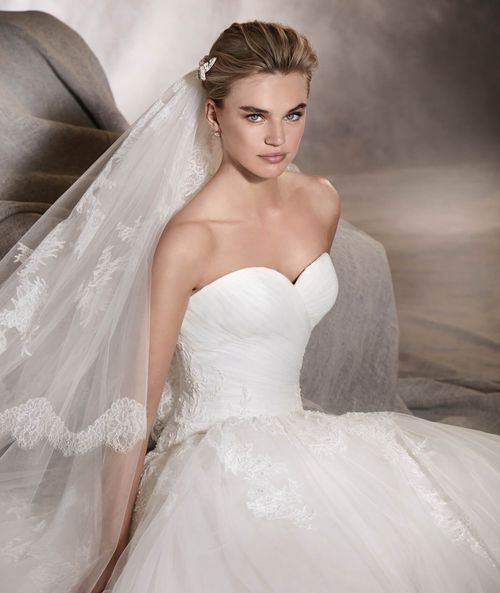 ADELAIDA, Pronovias