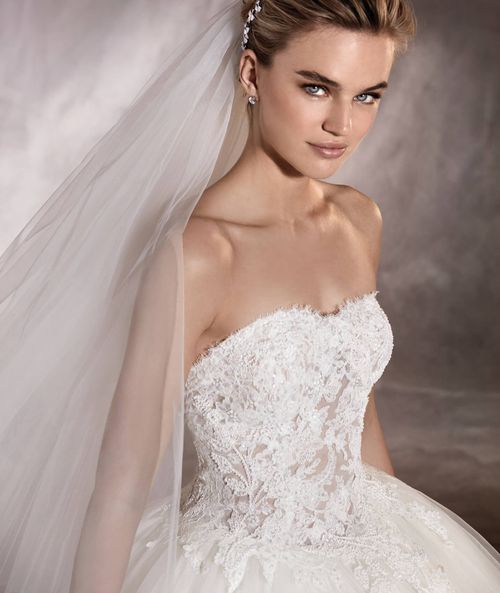 ALESANDRA, Pronovias