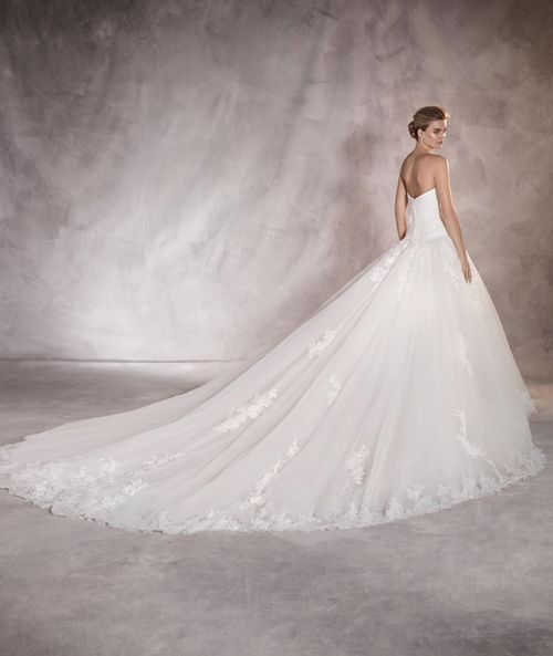 ALMENAR, Pronovias