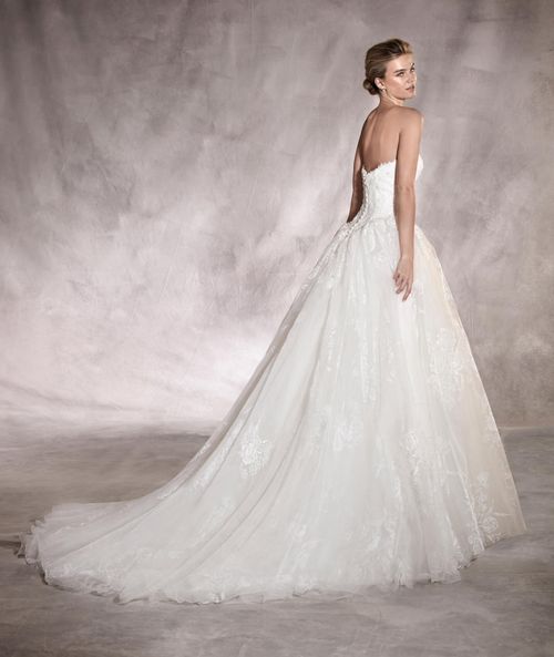 ARETA, Pronovias