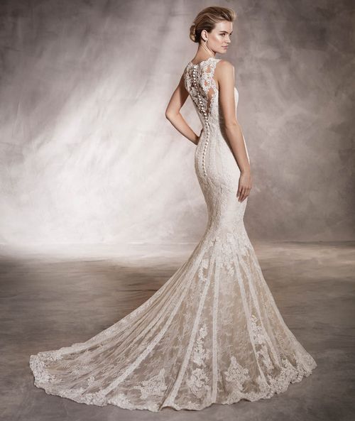 AURA, Pronovias