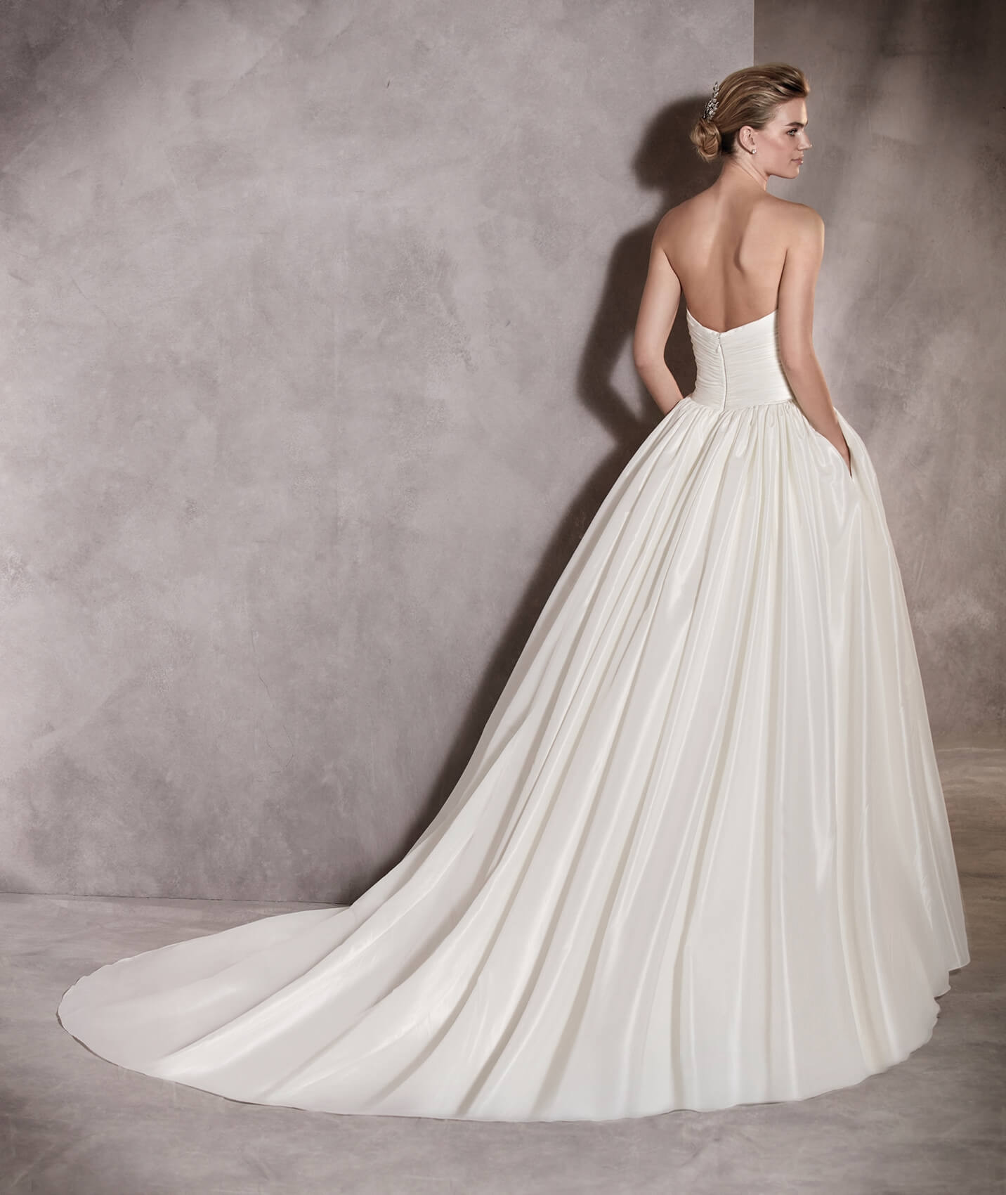 Wedding Dresses By Pronovias Aurelia Weddingwireca 1098