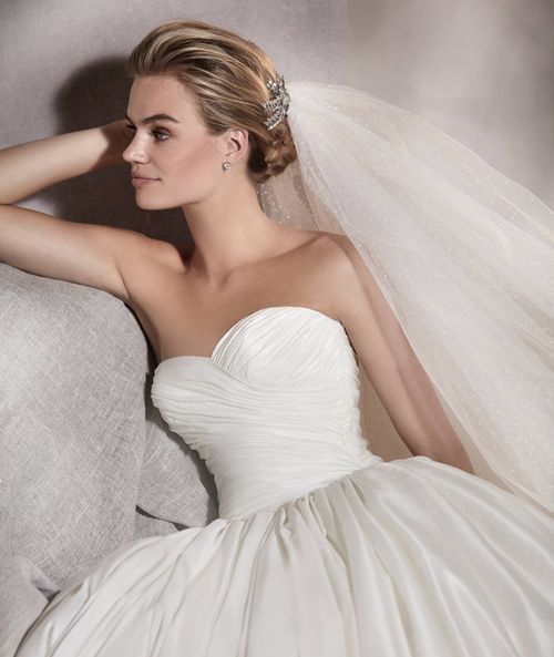 AURELIA, Pronovias