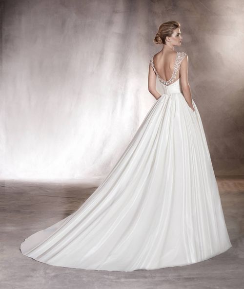 AURORA, Pronovias