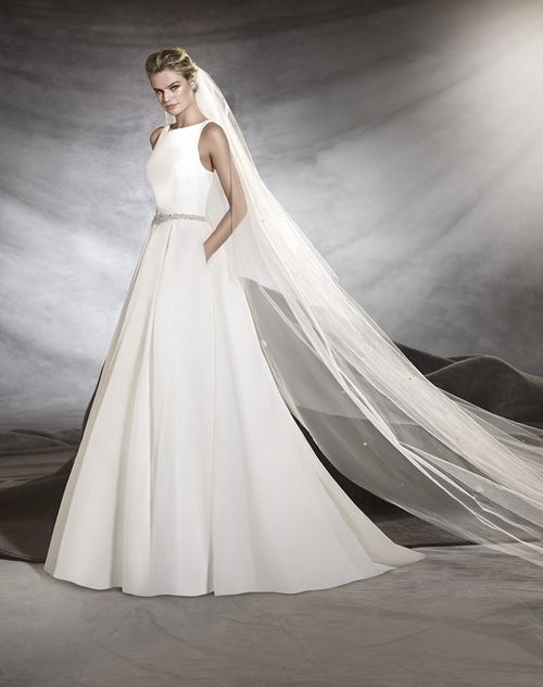 OVAL, Pronovias