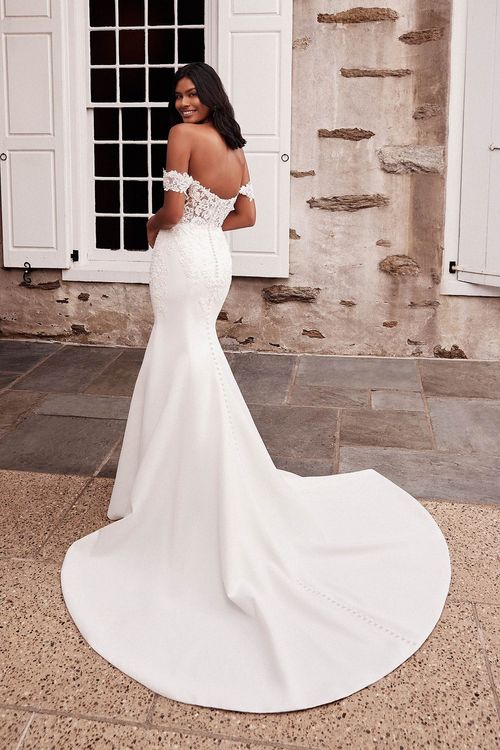 Wedding Dresses By Sincerity Bridal 44267 Weddingwire Ca