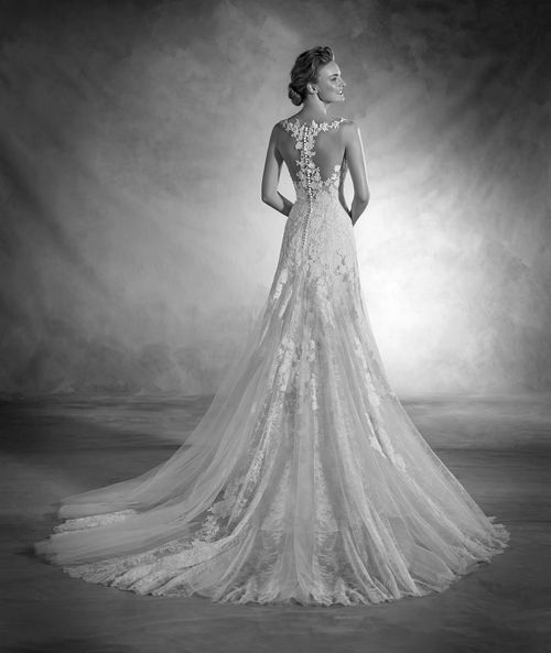 NIKA, Atelier Pronovias